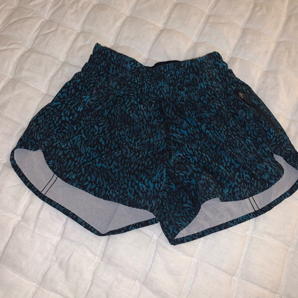 Lululemon sz 4 blue patterned shorts